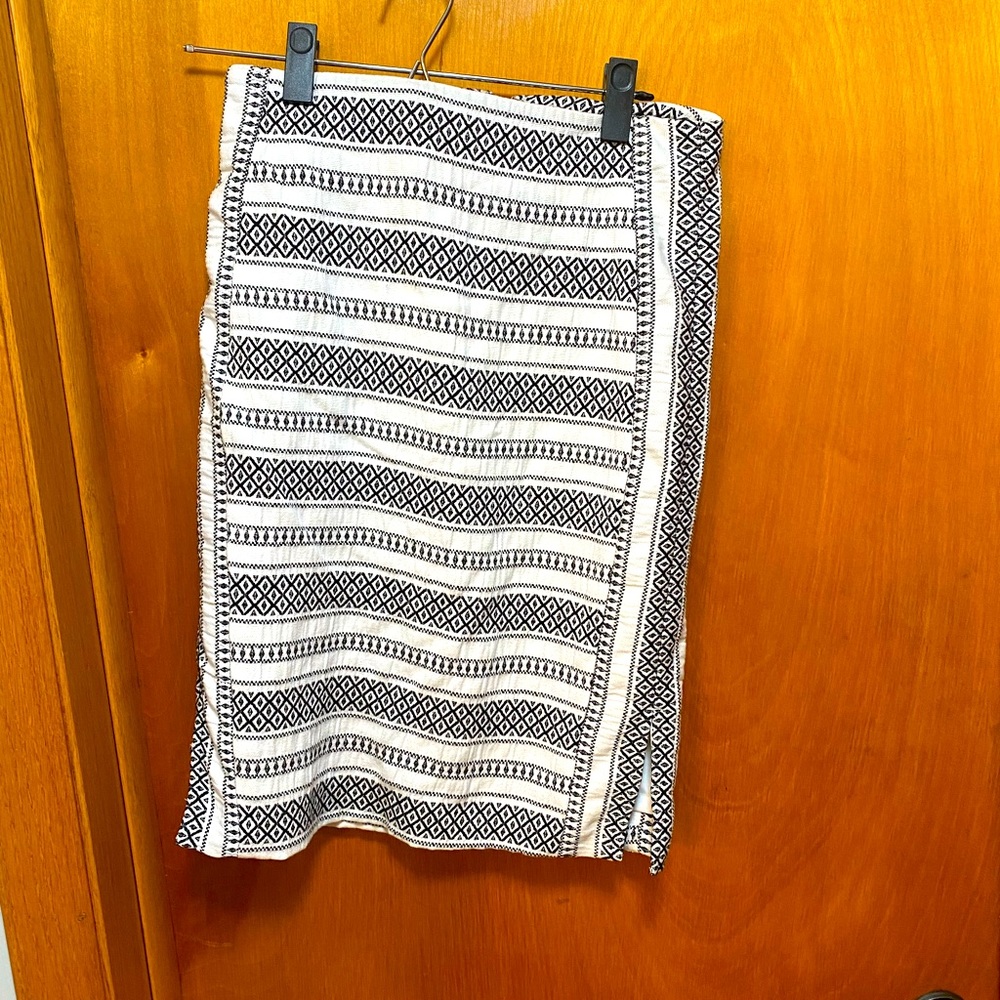 Black and white pencil skirt